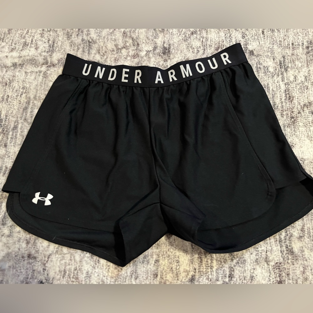 BLACK UNDER ARMOUR SHORTS